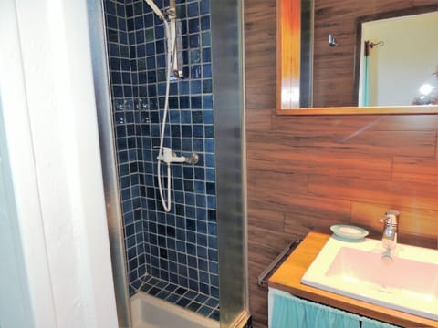 Romantic Double Room, Private Bathroom, Mountain View ( Turquoise) | Bathroom | Shower, free toiletries, hair dryer, towels