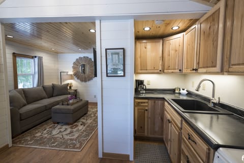 Room, Private Bathroom (Finch Cottage -Breakfast Not Included) | Private kitchen