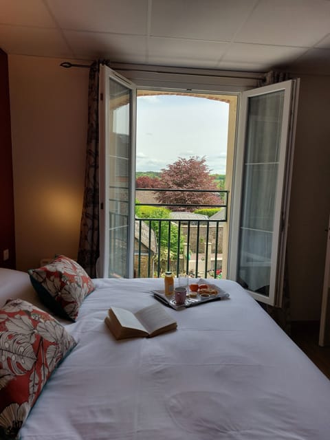 Double Room | Desk, free WiFi, bed sheets