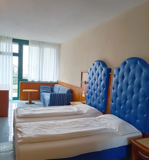 Comfort Triple Room | In-room safe, blackout drapes