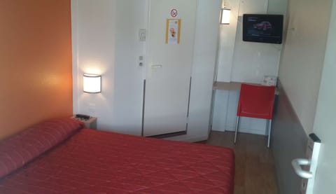 Standard Room, 1 Double Bed | Premium bedding, desk, blackout drapes, free WiFi