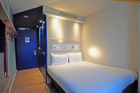 Hypo-allergenic bedding, soundproofing, free cribs/infant beds