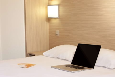 Standard Room, 1 Double Bed | Room amenity