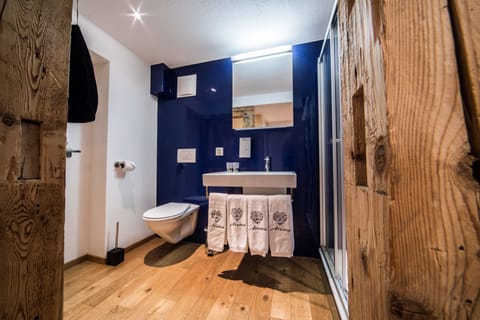 Design Apartment, 2 Bedrooms, Non Smoking, Kitchen | Bathroom | Shower, hair dryer, towels