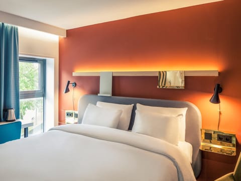 Superior Room, 1 King Bed (Canal Saint Félix) | Premium bedding, pillowtop beds, in-room safe, desk