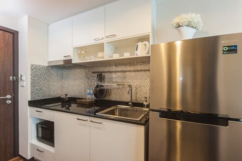 Luxury Condo, 1 King Bed | Private kitchenette | Full-size fridge, microwave, stovetop, electric kettle