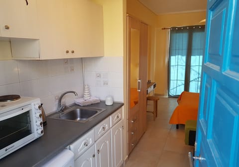 Studio, Sea View | Private kitchenette | Fridge, oven, stovetop, electric kettle