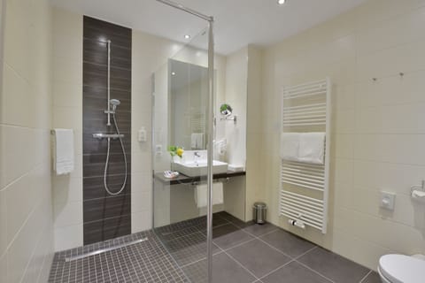 Deluxe Double Room, Sauna, River View | Bathroom | Shower, free toiletries, hair dryer, towels