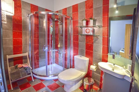 Family Room | Bathroom | Shower, designer toiletries, hair dryer, towels