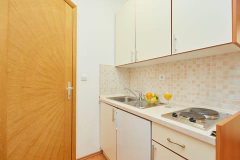 Classic Studio, Balcony | Private kitchenette | Fridge, stovetop, electric kettle, toaster