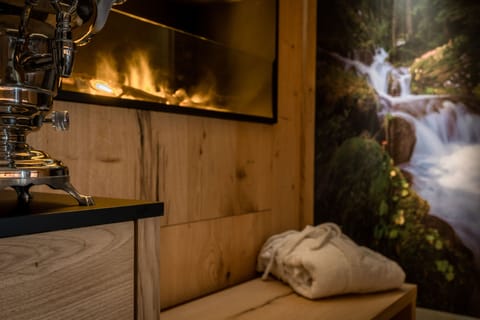 Sauna, hot tub, Turkish bath, body treatments, body wraps, body scrubs