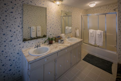 Gordon & Henry Room | Bathroom | Combined shower/tub, deep soaking tub, hair dryer, towels