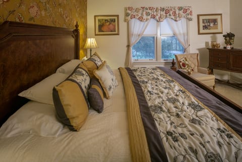 Uncle Gilbert Room | 1 bedroom, individually decorated, individually furnished