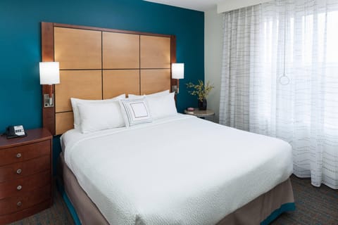 Suite, 1 Bedroom | Tempur-Pedic beds, desk, blackout drapes, iron/ironing board