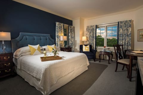 Harbor Hill Luxury King | Premium bedding, individually decorated, individually furnished, desk