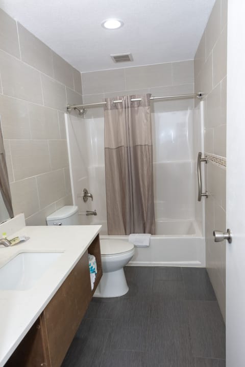 Combined shower/tub, rainfall showerhead, hair dryer, bathrobes