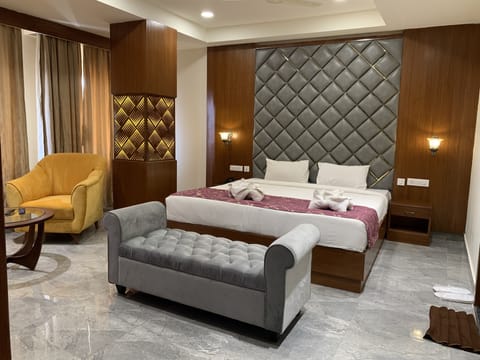 Presidential Suite, 1 King Bed | Premium bedding, individually decorated, individually furnished, desk