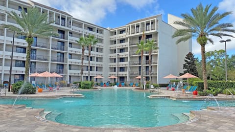 Outdoor pool, pool umbrellas, sun loungers