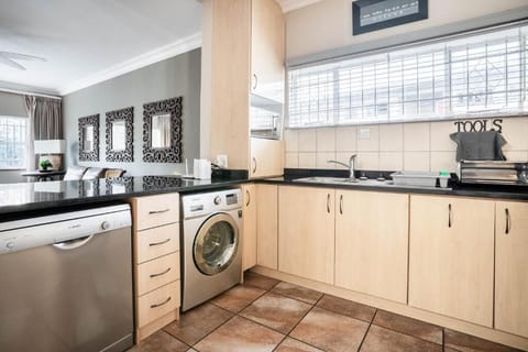 Vredehof No 2  | Private kitchen | Full-size fridge, microwave, oven, stovetop