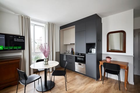 Family Apartment | Living area | 40-inch flat-screen TV with satellite channels, offices