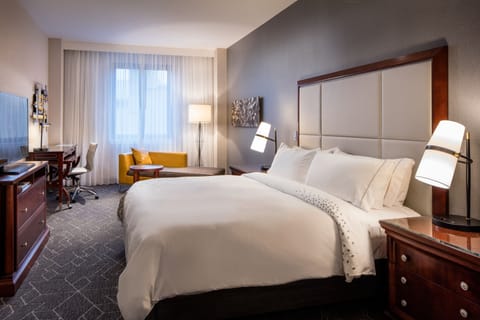 Room, 1 King Bed | Premium bedding, minibar, in-room safe, desk