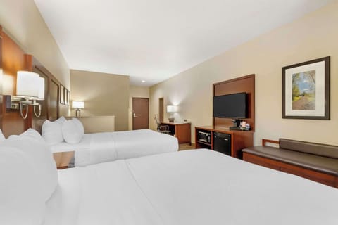 Suite, Non Smoking | In-room safe, desk, laptop workspace, blackout drapes