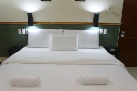 Deluxe Room, 1 Bedroom | 1 bedroom, memory foam beds, minibar, in-room safe