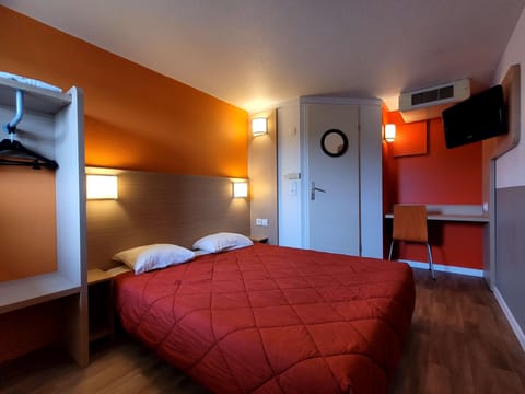 Standard Room, 1 Double Bed | Desk, free WiFi, bed sheets