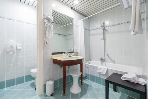 Classic Double or Twin Room, Sea View | Bathroom | Combined shower/tub, deep soaking tub, free toiletries, hair dryer