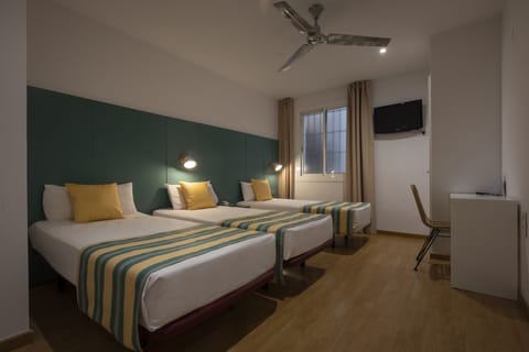 Triple Room | In-room safe, free WiFi, bed sheets