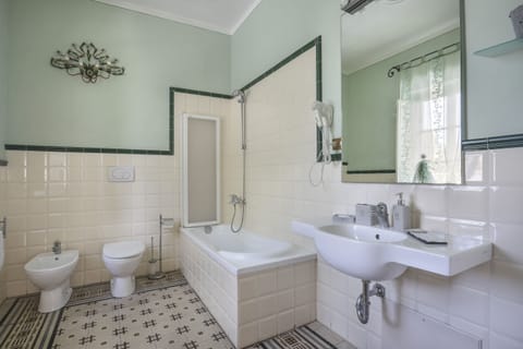 Down comforters, individually decorated, iron/ironing board, free WiFi