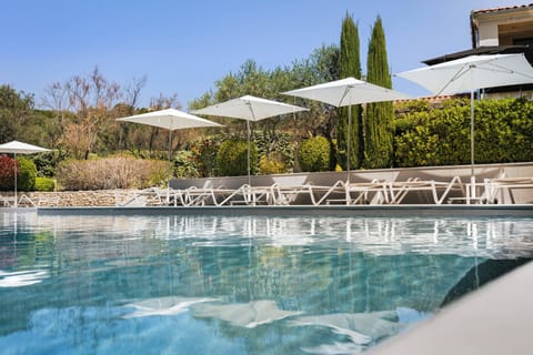 Outdoor pool, pool umbrellas, sun loungers