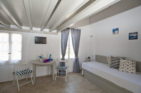 Apartment (Split Level) | In-room safe, iron/ironing board, free cribs/infant beds, free WiFi