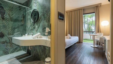 Superior Double Room, 1 Double Bed or 2 Twin Beds, Garden View (Spa Access Included) | 1 bedroom, down comforters, minibar, in-room safe