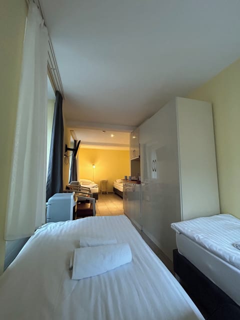 Family Room | In-room safe, soundproofing, free WiFi, bed sheets