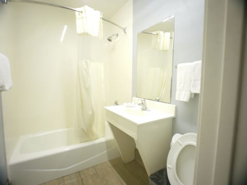 Suite, 2 Queen Beds, Accessible, Kitchenette | Bathroom | Combined shower/tub, free toiletries, towels