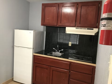 Standard Single Room, 1 King Bed, Non Smoking | Private kitchenette | Fridge, microwave