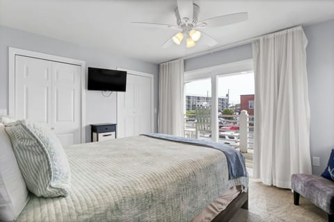 Exclusive Suite, 1 Queen Bed with Sofa bed, Kitchen, Ocean View | 1 bedroom, individually decorated, individually furnished