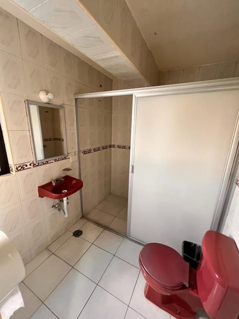 Shower, free toiletries, towels