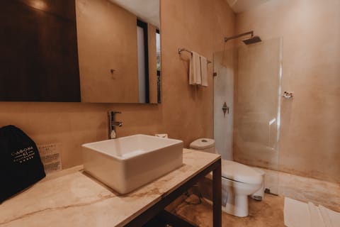 Deluxe Room | Bathroom sink