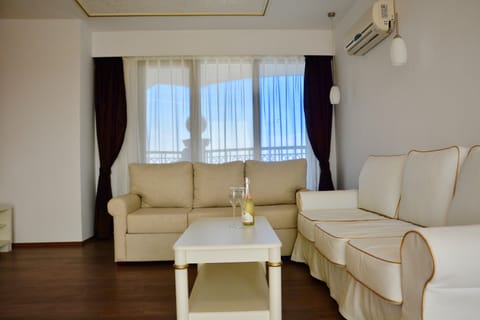 Apartment, 1 Bedroom, Balcony, Park View | Living room | 32-inch TV with cable channels