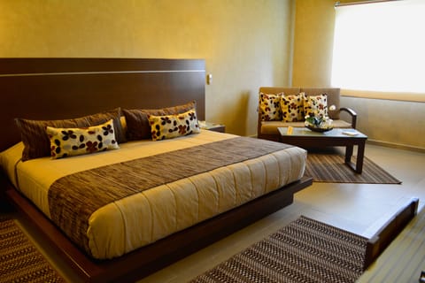 Standard Room | In-room safe, desk, iron/ironing board, free WiFi