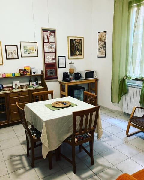 Suite, Private Bathroom, Garden View | Living area | Flat-screen TV