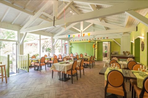 Daily continental breakfast (EUR 10.00 per person)