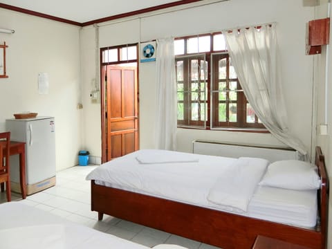 Standard Twin Room | Desk, free WiFi, bed sheets