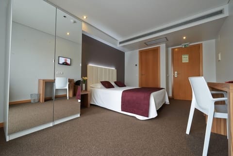 Double or Twin Room | Desk, blackout drapes, soundproofing, free WiFi