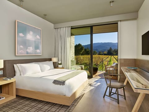 Room, 1 King Bed, Balcony, Vineyard View (High Floor) | Premium bedding, pillowtop beds, minibar, in-room safe