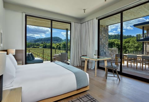 Suite, 1 King Bed, Balcony, Vineyard View (Pool) | Premium bedding, pillowtop beds, minibar, in-room safe