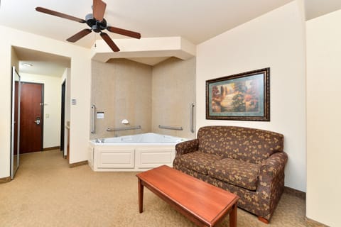 Suite, 1 King Bed | In-room safe, desk, blackout drapes, iron/ironing board