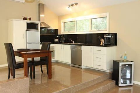 Self Contained Unit | Private kitchen | Fridge, microwave, oven, stovetop